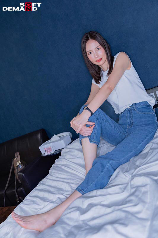 49歳 初めて開花する「女の悦び」女性用風俗で優しく愛撫されてイク 年下男子と性感開発 栗原早苗 2枚目