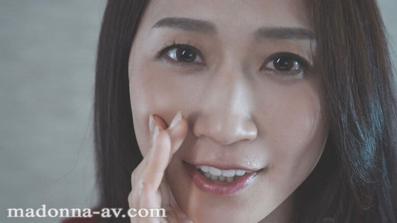 甘い囁きに流されるまま、僕は大学を留年するまで、人妻との巣篭もりSEXに溺れて…。 水戸かな 1枚目