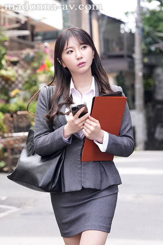 麗しきランジェリー、唾液と精液で汚れた酬いの人妻保険外交員 新妻ゆうか 1枚目