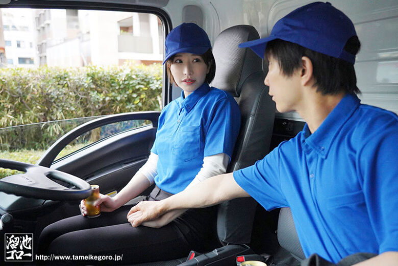 配送会社で働くべっぴんシングルマザーが学生バイトといたるところで濃厚アヘアヘSEX 〈母〉と〈女〉のダブルワークでかなえさんは大忙し！！ 夢実かなえ 2枚目