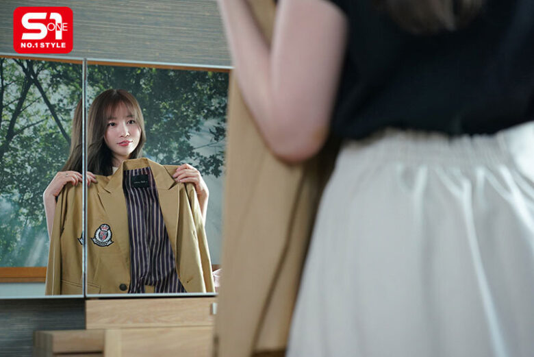 妻の学生時代を知らない俺は姪っ子の制服を盗み着していた妻の姿に異様な興奮を覚えて…5年ぶりに抱いた妻が最高すぎた 夢乃あいか 1枚目