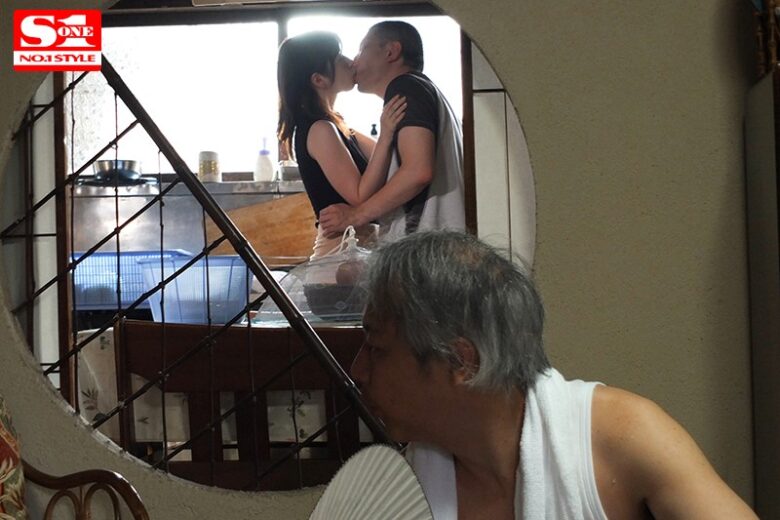 ど田舎の夏はヤルことがなくて隣の巨乳奥さんの誘惑に乗っかり毎日じっとり汗だく交尾 奥田咲 4枚目